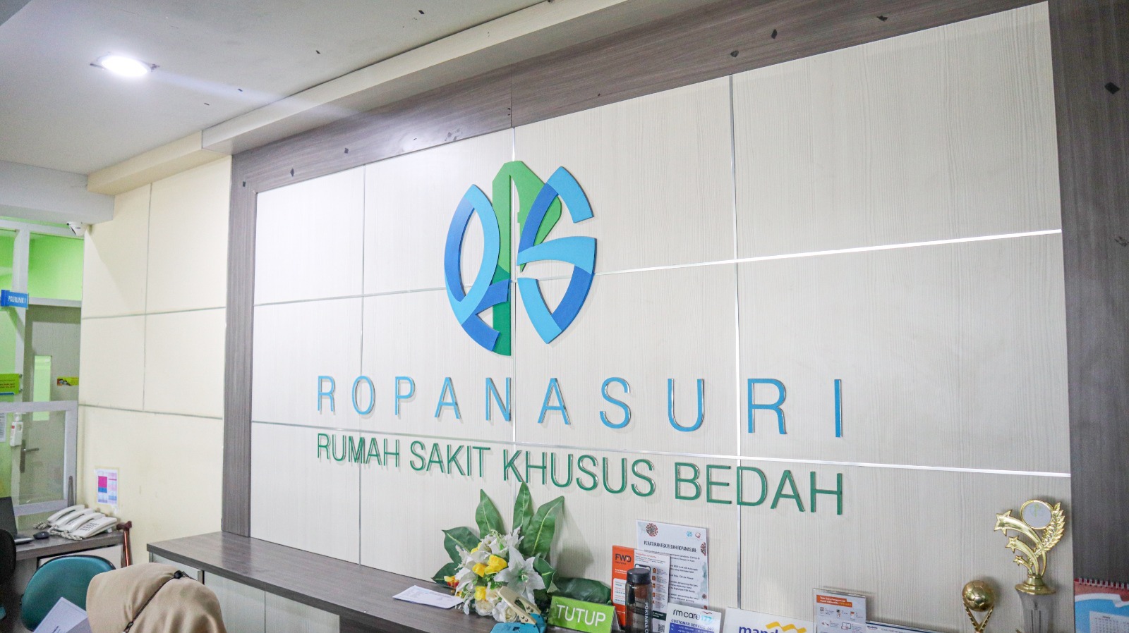 Lobi dan Identitas RSK Bedah Ropanasuri